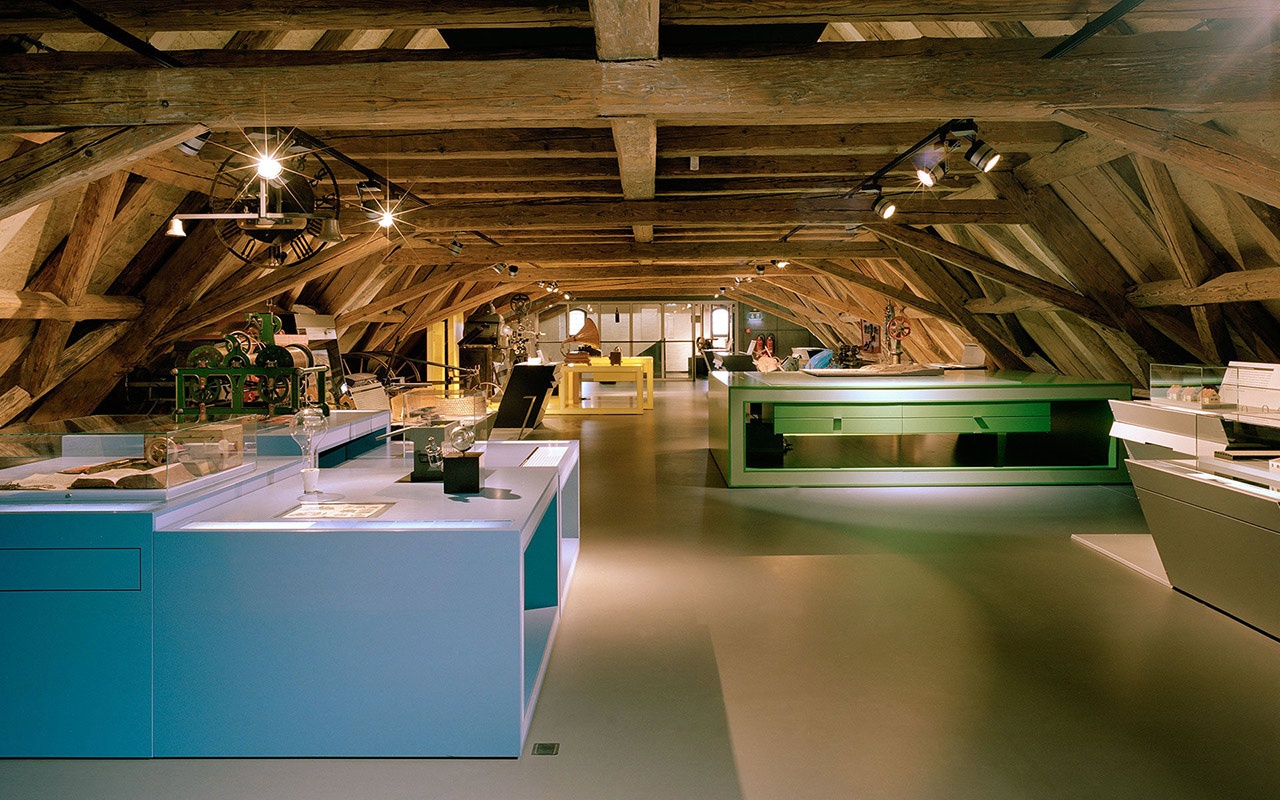 汽車(chē)展廳設(shè)計(jì)